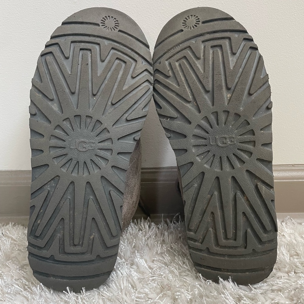 UGG Men's Gray Neumel Chukka Boots - Picture 11 of 12